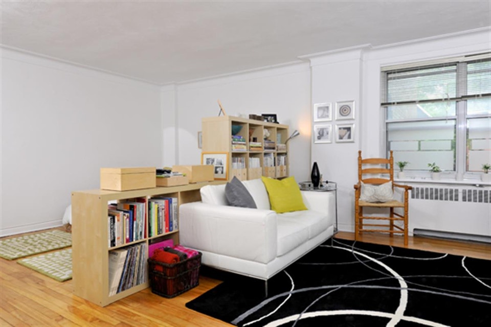 Studio Apartment in Ottawa's Golden Triangle 3