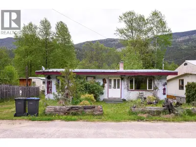 Looking for an outdoor paradise or quiet, affordable living? This place has it all! For sledding ent...