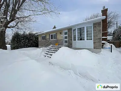 **Promesse d'achat acceptée, visites suspendues** Joli bungalow de style contemporain rénové au cour...