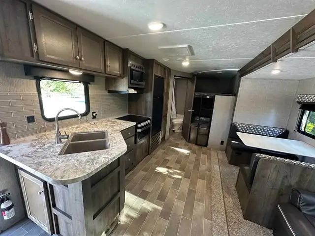 2019 COLEMAN RV TRAILER! in Cargo & Utility Trailers in Delta/Surrey/Langley - Image 5