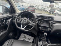 This Nissan Qashqai boasts a Regular Unleaded I-4 2.0 L/122 engine powering this Variable transmissi... (image 8)