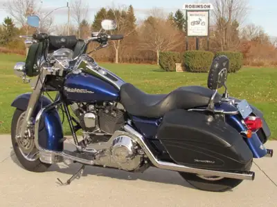 ONLY $30 Week or $8,950 + tax, cash deal - Throaty Exhaust - Like New Tires This 2006 Road King Cust...
