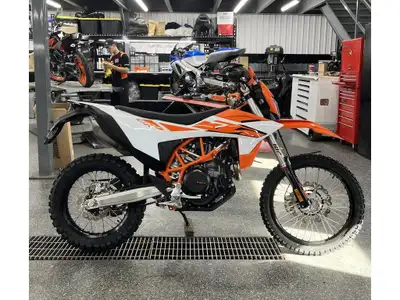 2026 KTM 690 ENDURO R Les photos peuvent être à titre indicatif et sans inscription. Les promotions...