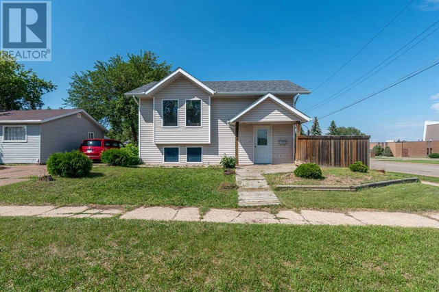 4702 39 Street Lloydminster, Saskatchewan in Houses for Sale in Lloydminster - Image 2