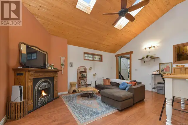 300 Bonsai Pl Qualicum Beach, British Columbia in Houses for Sale in Parksville / Qualicum Beach - Image 7
