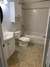 Oak Apartments, located at 454 Oak Street in Collingwood, is a safe, quiet, low-rise rental apartmen... (image 8)