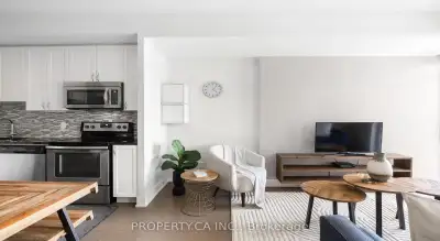 Price: $850,000 / $3,225/mo Welcome to 68 Merton Street Midtown living at its best. Nestled in the h...