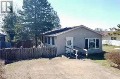 Affordable retirement living in an excellent park at the edge of town! Welcome to Durham Mobile Home...