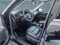 2025 Ford Escape Platinum AWD | Navi | Leather | Loaded The Platinum trim offers a choice of powerfu... (image 8)