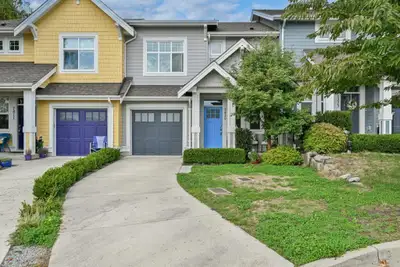 HONEY, STOP the CAR!...NO STRATA FEES!... NO RESTRICTIONS! Your search is over. Welcome to this orig...