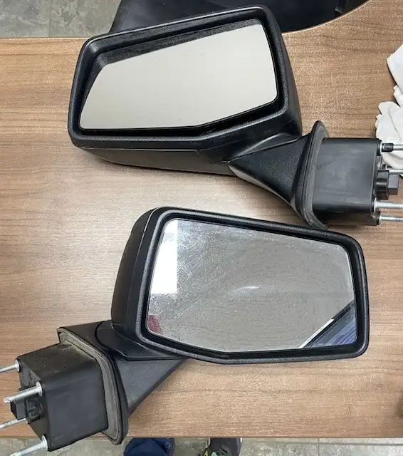 GMC/Chevrolet Mirrors in Auto Body Parts in Edmonton - Image 4