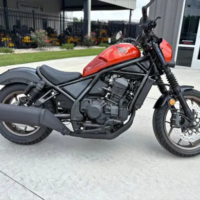 APPLY NOW: https://www.ridecollective.ca/get-pre-approved 2025 HONDA REBEL 1100 DCT SE • 1084cc engi...