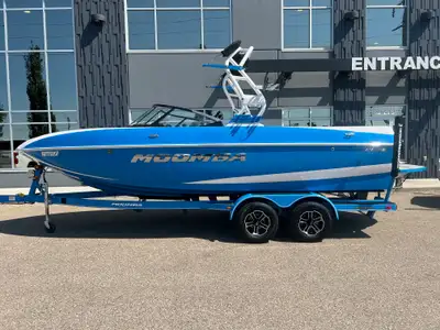 PRE-OWNED 2021 Moomba Craz, Indmar Raptor 6.2L 400 Engine with 382 Hours, on a Tandem Axle Boatmate...