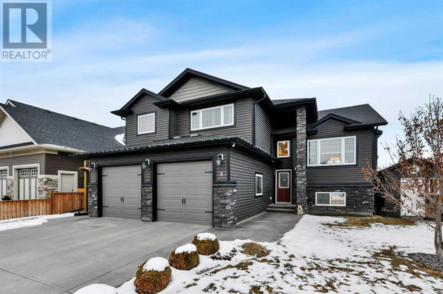 8 Elma Street Lacombe, Alberta in Houses for Sale in Red Deer