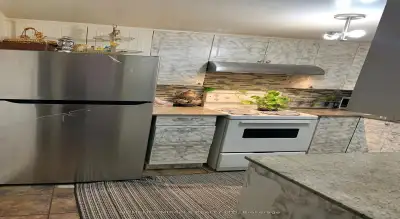 Price: $574,999 / $2,181/mo Welcome to 25 Agnes St! Located in the heart of Mississauga. This beauti...