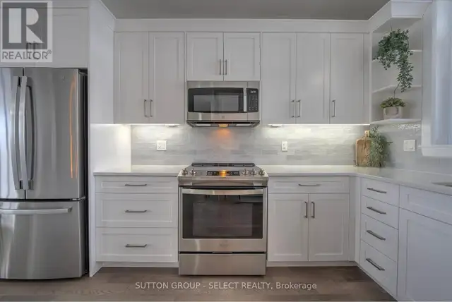 19 LOIS COURT Lambton Shores (Grand Bend), Ontario in Houses for Sale in Grand Bend - Image 9
