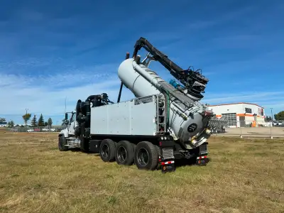 Brand New 2026 Freightliner 114SD with attached Rival T10 Tridem Hydrovac: -Detroit Diesel DD13 470H...