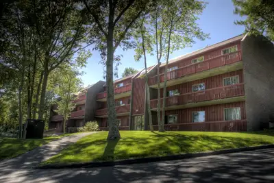 Spacious 3 bedroom apartment available at Kings Arms in Dartmouth. Located at 7 United Avenue, this...