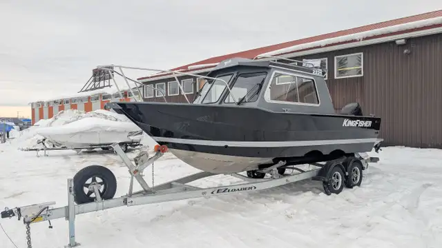 2026 Kingfisher Boats Escape 2225 Hard Top Black Suzuki DF250TXS in Powerboats & Motorboats in Barrie - Image 3