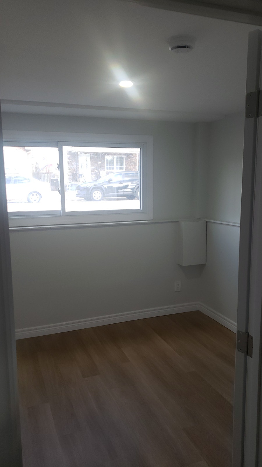 2 Bed lower level unit - $1700 all incl. - 290 Wright St Welland 4