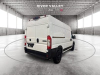 TRAILER SWAY CONTROL, ILLUMINATED ENTRY, REMOTE KEYLESS ENTRY, TRACTION CONTROL, ELECTRONIC STABILIT... (image 6)
