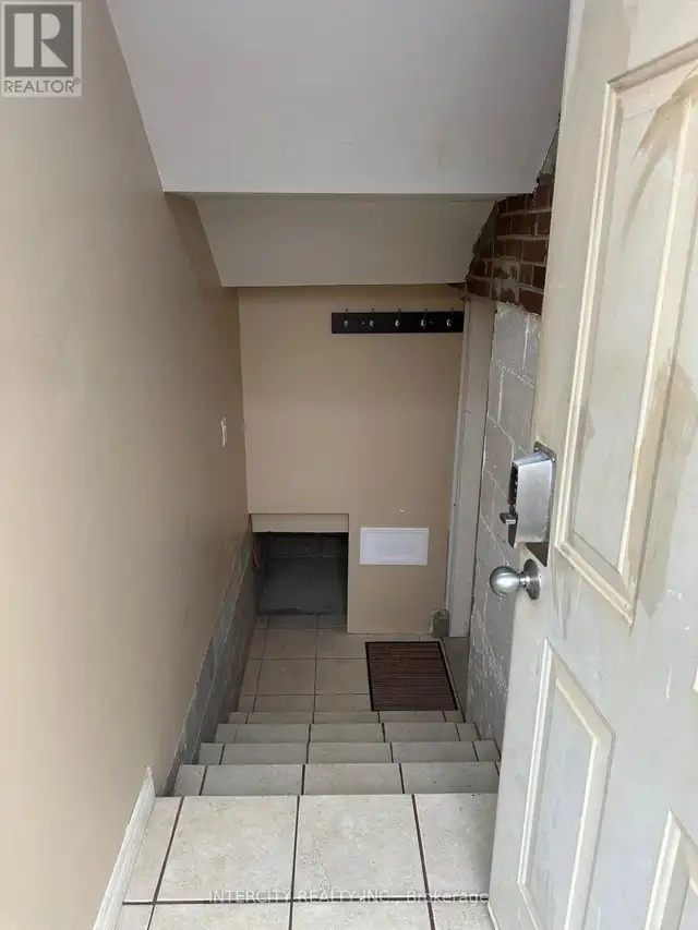 # 2 - 222 COMBE AVENUE Toronto (Bathurst Manor), Ontario in Long Term Rentals in City of Toronto - Image 4