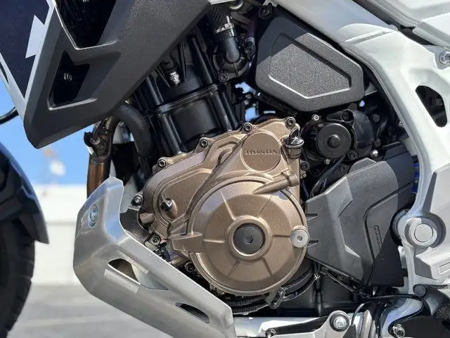  2025 HONDA AFRICA TWIN ADVENTURE SPORTS ES DCT 1000CC-WHITE! in Street, Cruisers & Choppers in Edmonton - Image 9