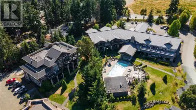 Welcome Sunrise Ridge Waterfront Resort! This luxury waterfront resort is located in the seaside com...