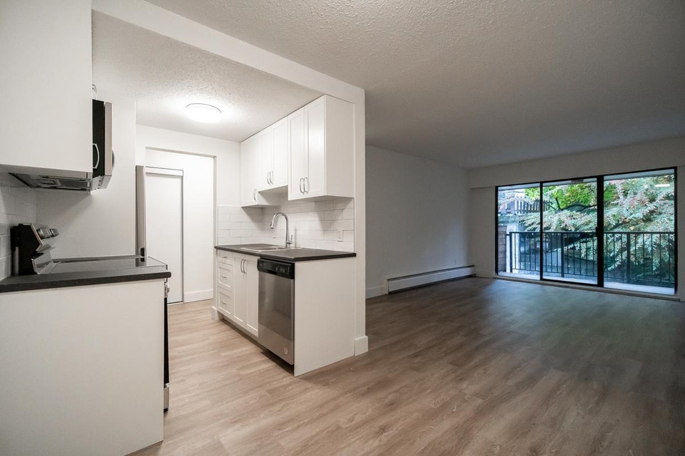 2 Bedroom Apartment for Rent - 720 Queens Ave 4