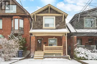 Charming detached 2-storey home in the highly sought-after Playter Estates-Danforth community! Situa...