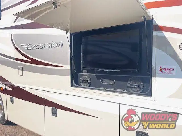 2015 FLEETWOOD EXCURSION 33D in RVs & Motorhomes in Red Deer - Image 4