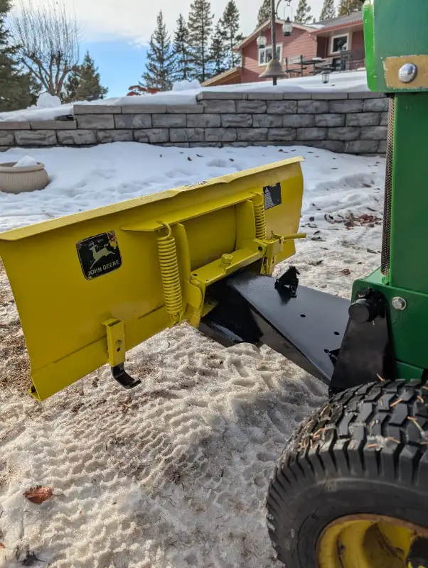 RECUCED: John Deere 112 with Front blade in Lawnmowers & Leaf Blowers in Red Deer - Image 7