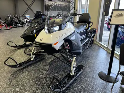 Véhicule : Taïga Nomad 2024 Type : Motoneige utilitaire électrique – neuve ⸻ Description générale :...