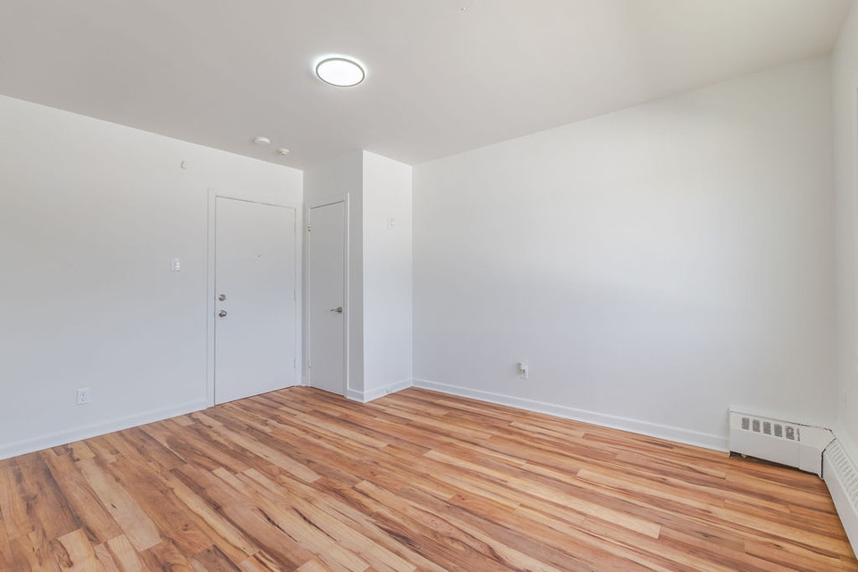 2 1/2, studio, bachelor, a,louer, for,rent, metro Viau 3