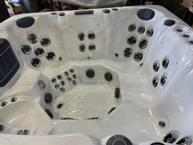 Beautiful extremely well built hot tub 7' and 8' models in Stock in Hot Tubs & Pools in St. Catharines - Image 2