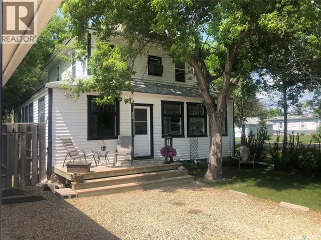 319 Carlyle STREET Arcola, Saskatchewan in Houses for Sale in Regina - Image 3