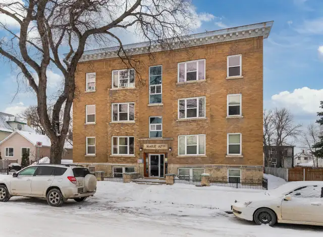 Beautifully Updated 2bdrm Condo close to all Major Conveniences!