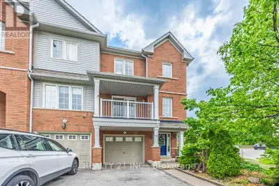 Location ! Location! Gorgeous & Spacious 3+1 Bedroom Freehold Townhouse with 4 Bath approx 2000 sq f...