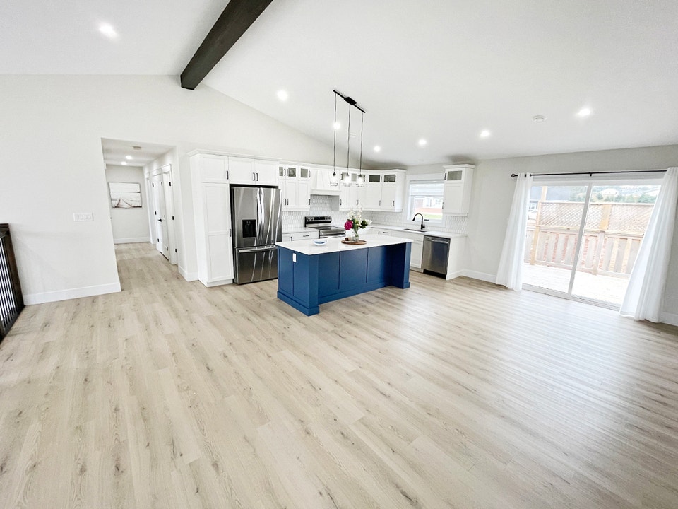 C'TOWN 3BR UPPER LVL HOUSE + 2BR GROUND LVL APT - INCLUDES HEAT! 2