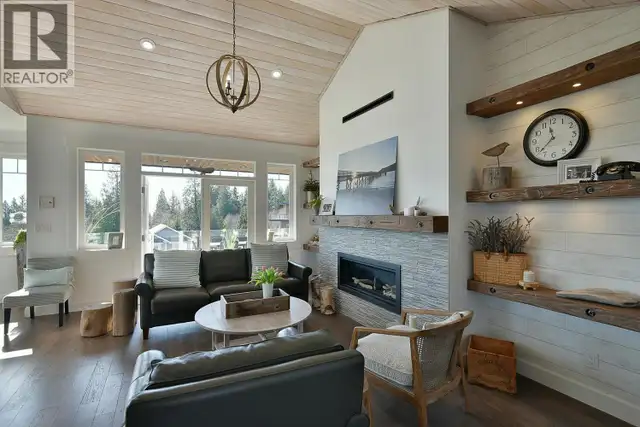 605 WOODLAND AVENUE Gibsons, British Columbia in Condos for Sale in Sunshine Coast - Image 8