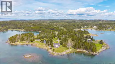 Welcome to an extraordinary coastal retreat! Set on a private peninsula, where breathtaking ocean vi...