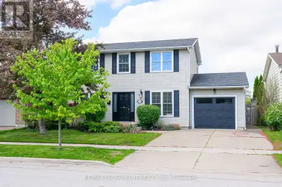 Beautiful and well maintained two storey home offers 3+1 bedrooms, 3 bathrooms and is tastefully fin...