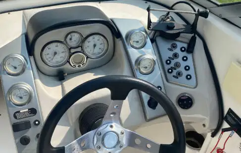 2008 Larson XLI 208, Volvo Penta and Trailer in Powerboats & Motorboats in Oshawa / Durham Region - Image 6