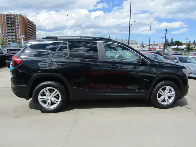 2023 GMC Terrain AWD SLE Carplay | Navi | B.Camera | New Tires | in Cars & Trucks in Calgary - Image 6