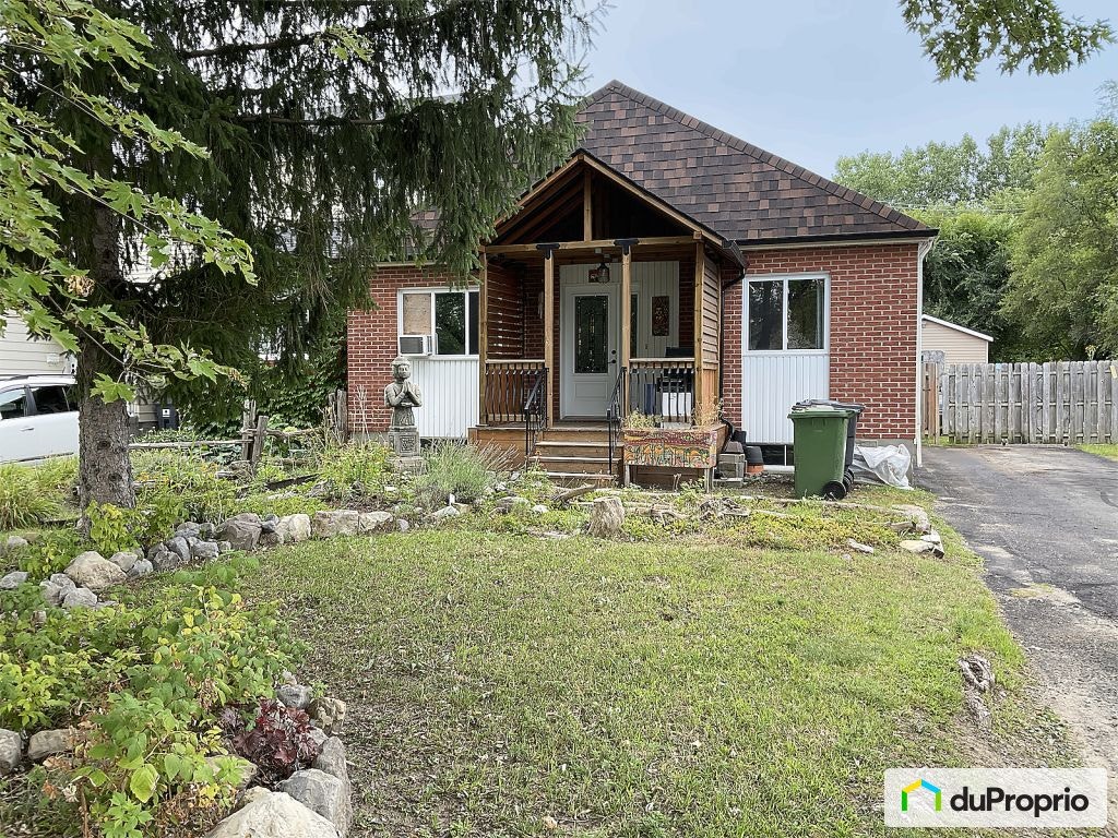 $499,900 - Townhouse for sale in Boisbriand — photo 1