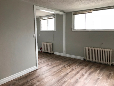 Students! 2 Bed 1 Bath Basement Apartment, Close to Queen's