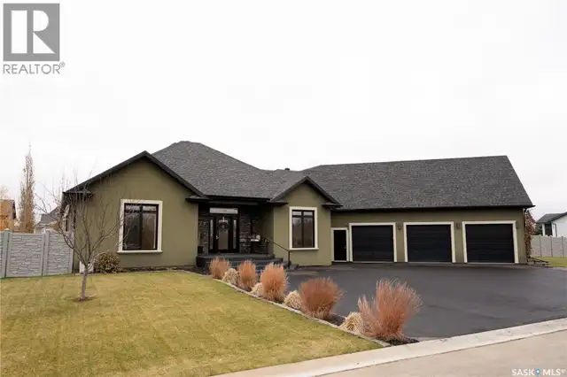 15 Broadway STREET S Redvers, Saskatchewan in Houses for Sale in Regina - Image 3