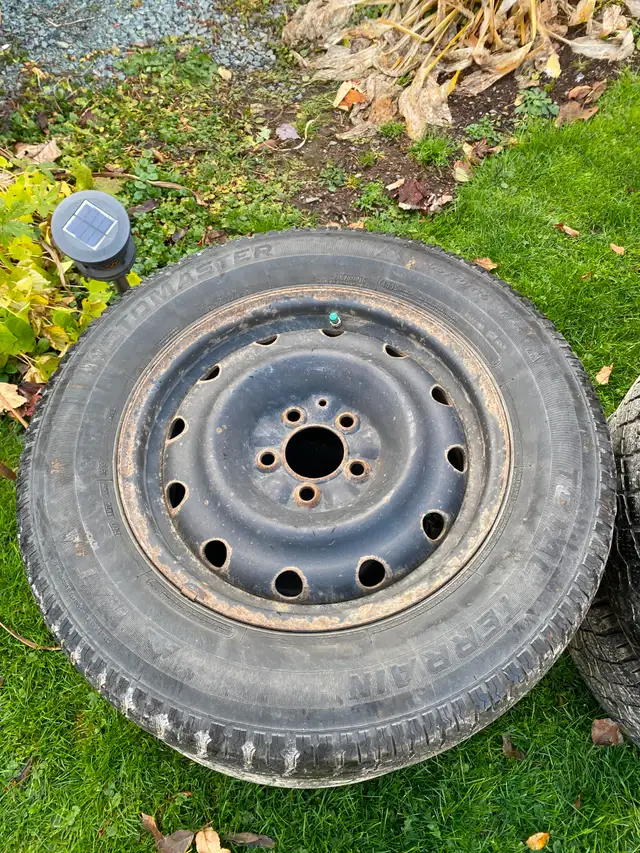 Four 16 inch 215 /70 r 16 winter tires on rims in Tires & Rims in City of Halifax - Image 6