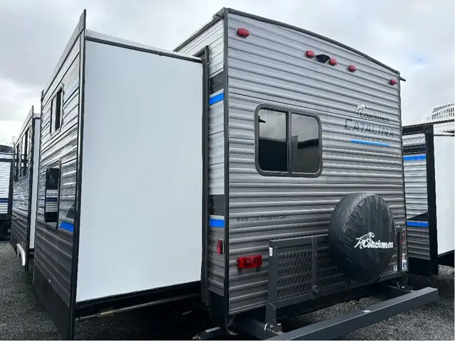 2023 Catalina 343BHTS in Travel Trailers & Campers in Sudbury - Image 4