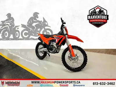 2025 KTM 350 SX-F La KTM 350 SX-F 2025 offre une puissance impressionnante grâce à son moteur 4 temp...